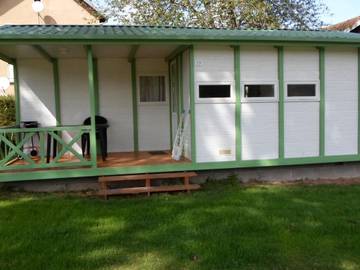 Gîte pour 4 personnes, avec terrasse et piscine à La Chapelle-devant-Bruyères