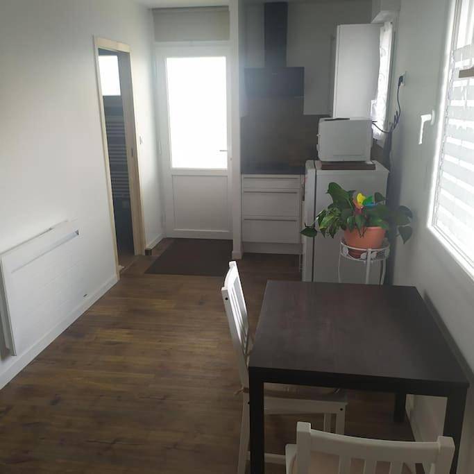 Gîte pour 3 personnes, avec jardin dans Fleuré