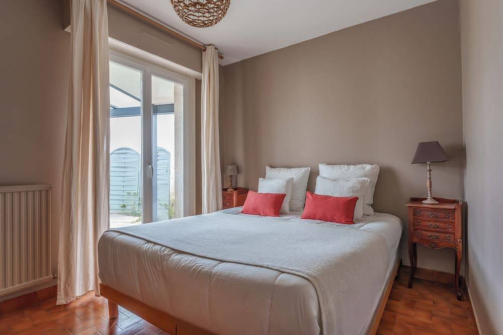 Family house with garden and terrace near Lake Joué, sleeps 8 / 4 bedrooms in Joué-lès-Tours, Región de Tours
