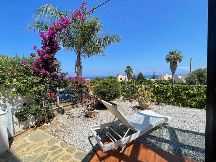 Appartement de vacances pour 4 personnes, avec piscine ainsi que vue et jardin, adapté aux familles