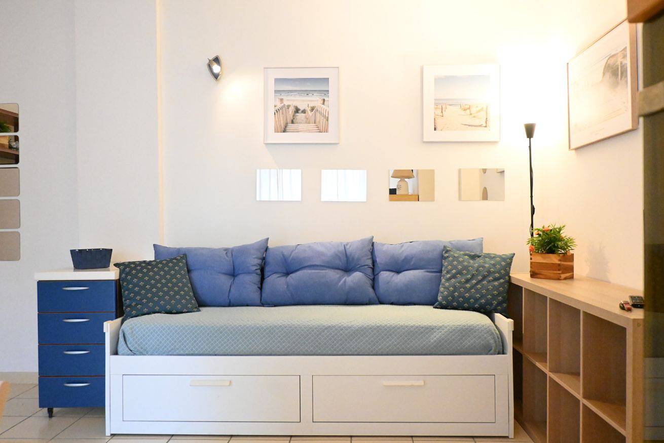 Entire apartment, M422 - Marcelli, three-room apartment with terrace 100m from the sea in Marcelli, Riviera del Conero