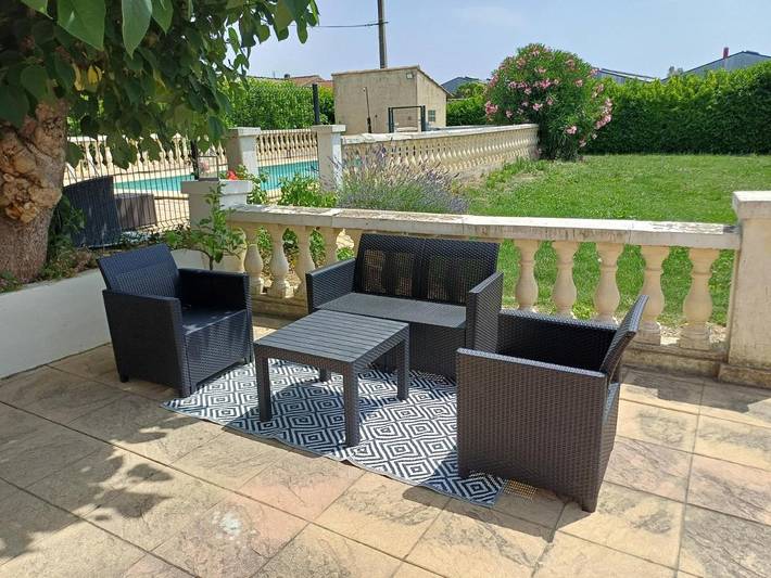 Location de vacances pour 6 personnes, avec Terrasse ainsi que Jardin et Piscine à Camaret-sur-Aigues - 3
