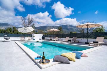 Villa for 8 People in Srebreno, Dubrovnik-Neretva, Photo 1