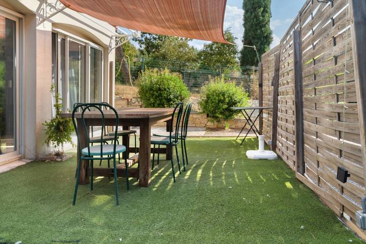 Geheel appartement, Appartement 'Villa Andalouse' met Privéterras, Wi-Fi en Airconditioning in Poussan, Middellandse Zeekust (Frankrijk)