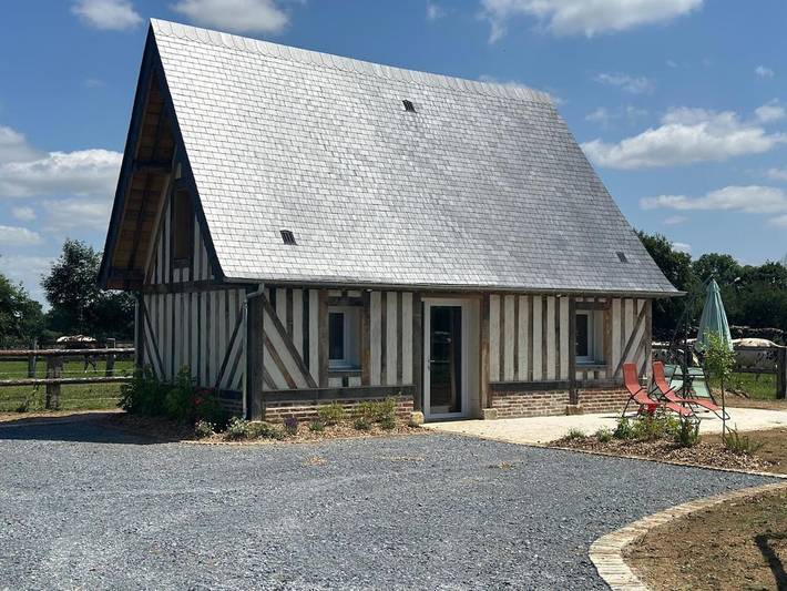 Gîte pour 5 personnes, avec jardin dans Ticheville