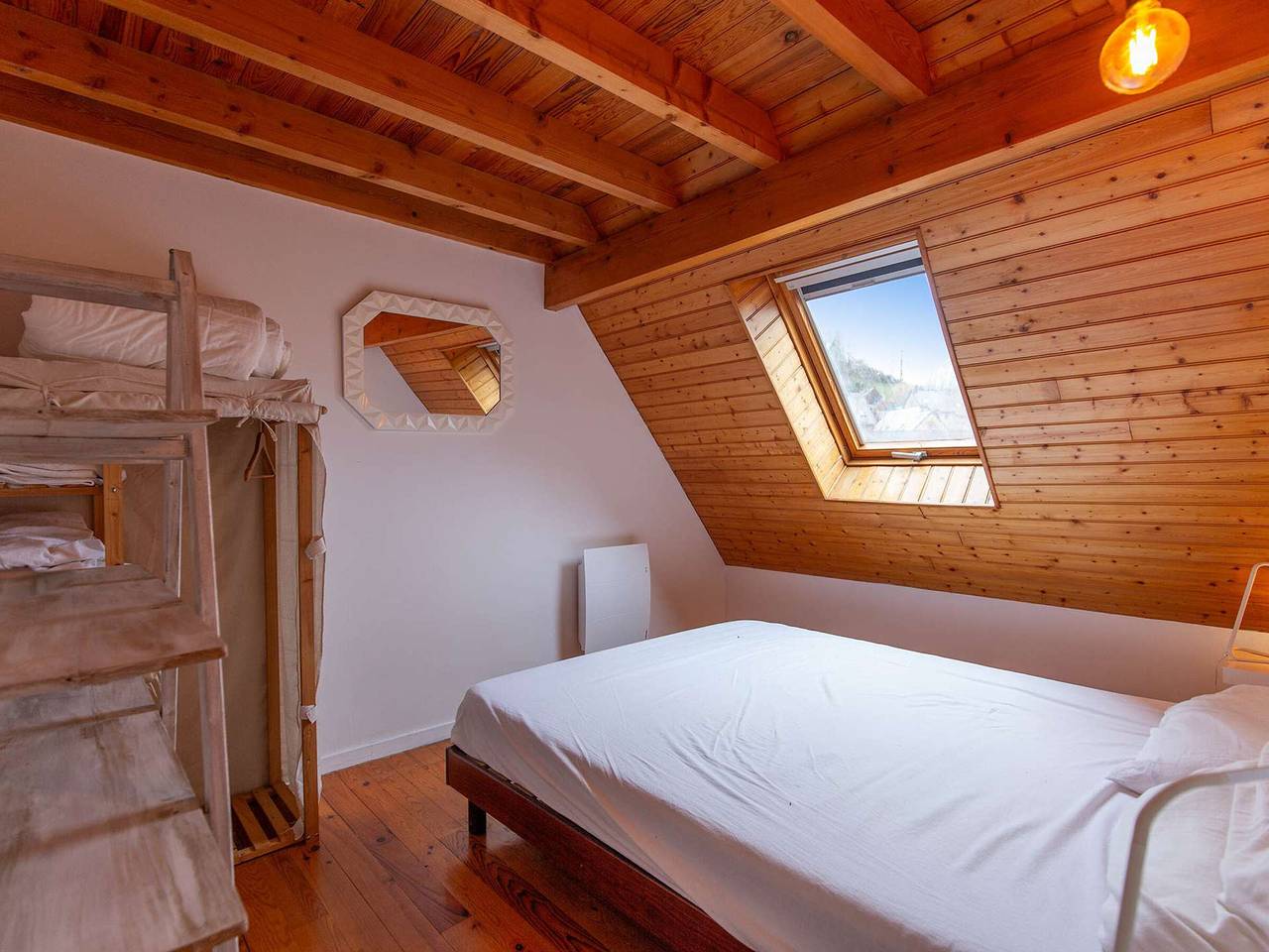 Ganze Wohnung, Charmantes T3 Duplex 5 Pers. im ruhigen Dorf mit privater Terrasse in Viella (Hautes-Pyrénées), Nationalpark Pyrenäen