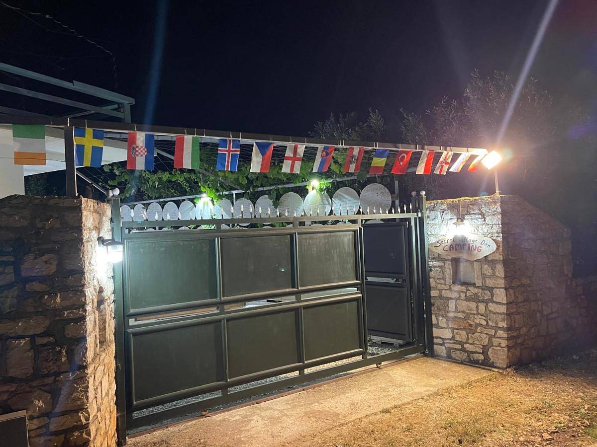 Camping Albania-Secret Village Den in Saranda, Wlora