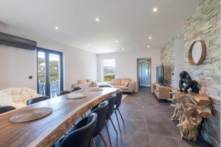 Location de vacances pour 10 personnes, avec terrasse ainsi que vue sur le lac et vue, animaux acceptés à Chanaz - 4