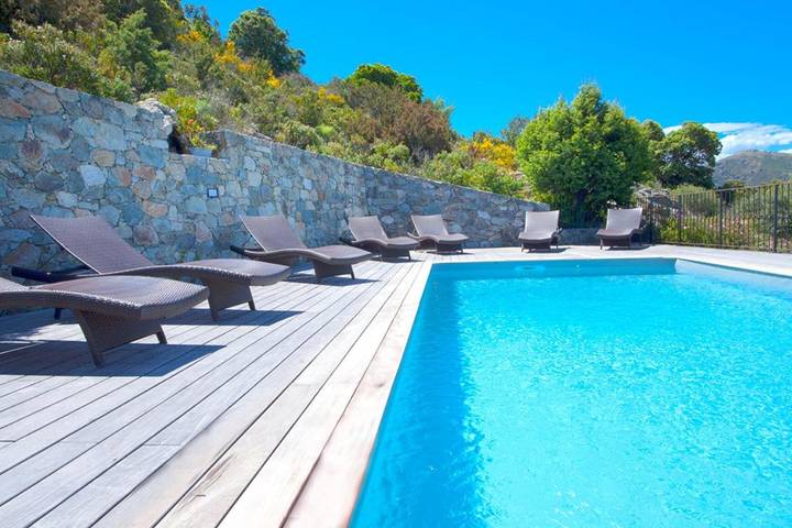 Gîte pour 3 personnes, avec piscine ainsi que jardin et vue à Lama - 4