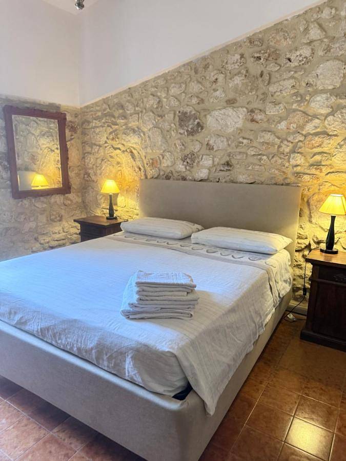 Chambre d’hôte pour 2 personnes, avec Terrasse et Jardin ainsi que Piscine et Vue à Syracuse - 2