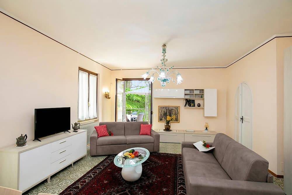 Appartamento intero, Villa Alberti Appartamento Emma, ​​Salò, Italia in Salò, Prealpi Gardesane