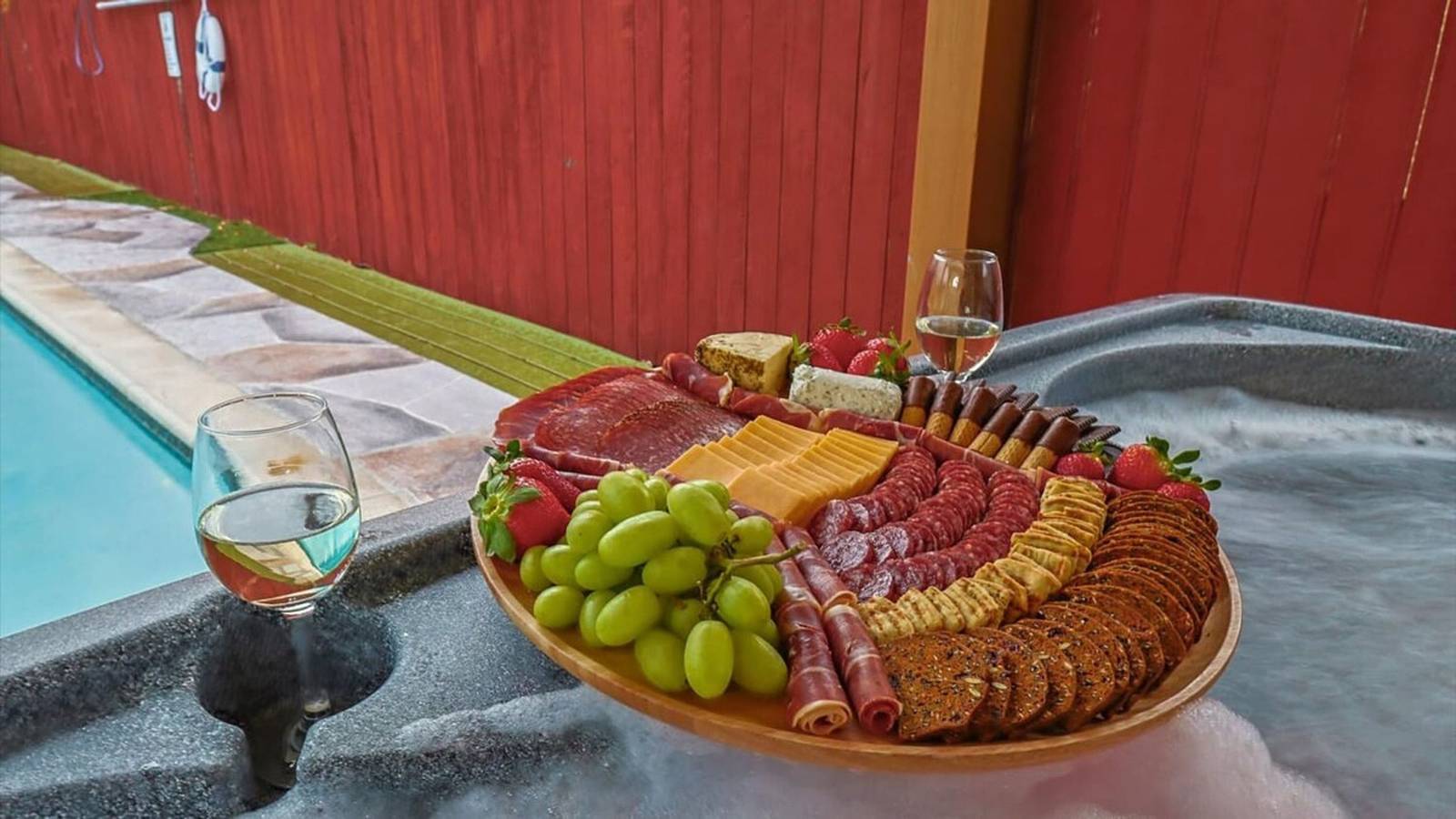 Serene 5Br/2B with Pool & Jacuzzi - 11 Guests in Irving, Dallas County