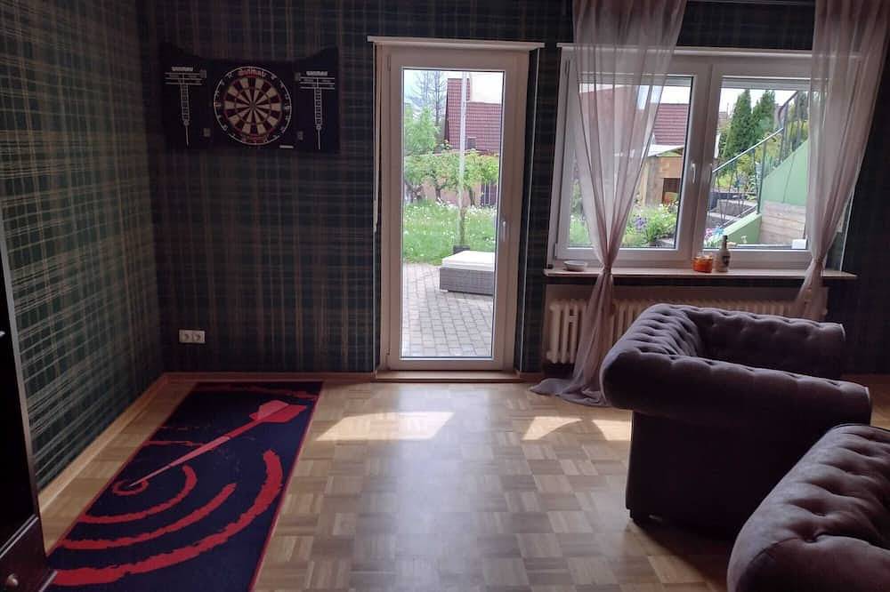 Ganze Wohnung, Gemütliche Ferienwohnung mit großem Garten am Tor zur Rhön in Petersberg, Rhön-Hessen