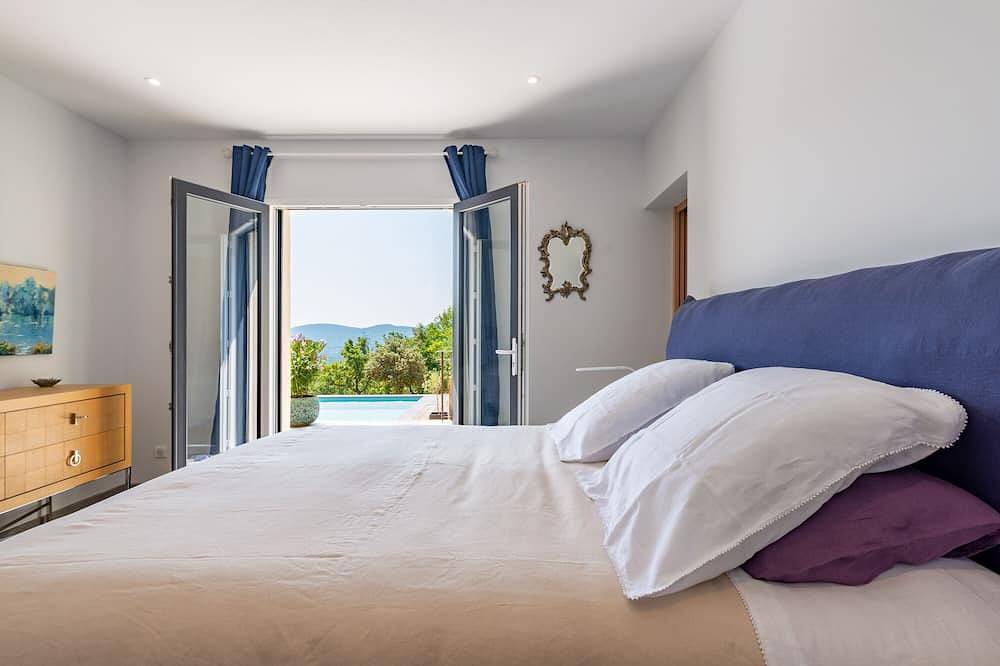 Viens, 4-Bett-Haus, 12m Pool, unglaubliche Aussicht, Spaziergang zum Dorf in Viens, Regionaler Naturpark Luberon