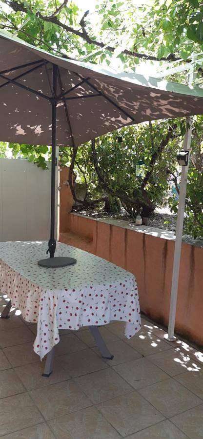 Chez Vero - Chambre D'Hôte Privee Climatisee -Salle D'Eau Individuelle - proche Cassis Calanque Ste Baume Marseille Le Castelet Agora - parking clos - jardin zen et ombragé - in Aubagne, Côte méditerranéenne (France)