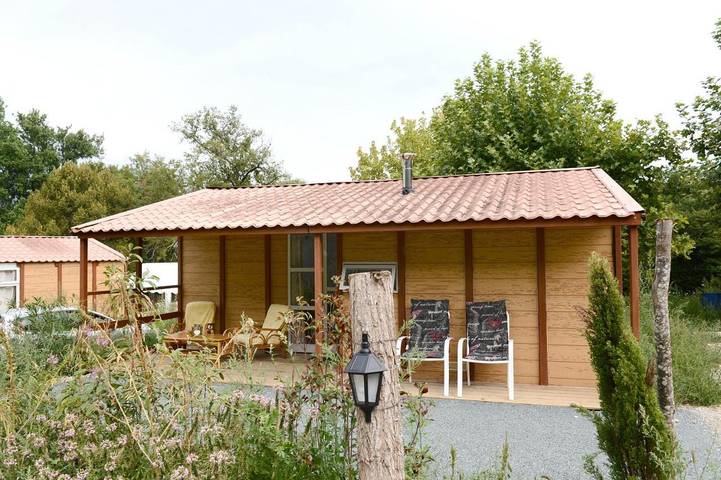 Gîte pour 4 personnes, avec piscine ainsi que vue et jardin, animaux acceptés à Saint-André-d'Allas - 4