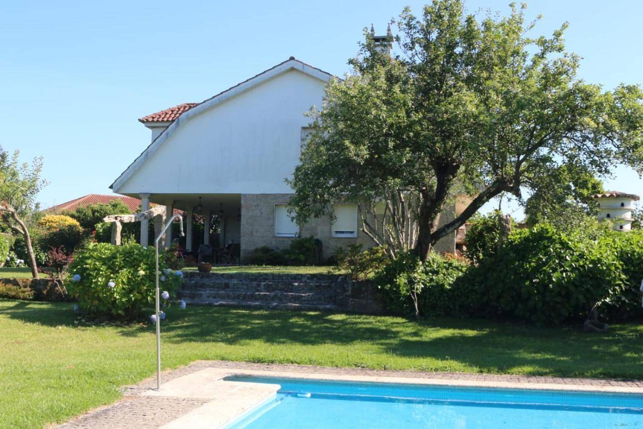 Chalet con piscina in Randufe, Tui