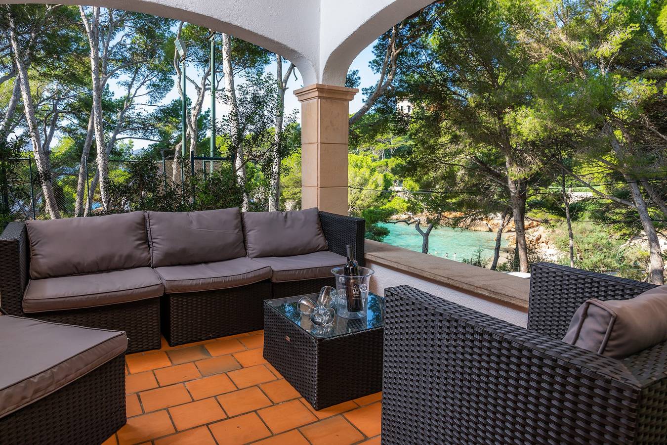 Amplia Villa "Casa de Cala Gat" con vistas al mar y a la montaña, Wi-Fi, jardín y terraza; aparcamiento disponible in Cala Rajada, Capdepera