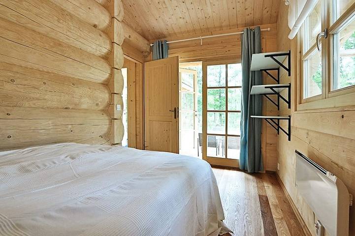 Schöne und gemütliche Hütte, offener Kamin, naturnah. Haustiere erlaubt. in Vallåsen, Halland
