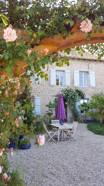 Maison d’hôte pour 2 personnes, avec jardin ainsi que vue et terrasse à La Bastide-l'Évêque