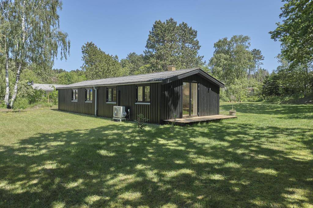 Cozy and Well-Maintained Holiday Home Close to Forest, Beach and Ebeltoft Town in Øerne, Ebeltoft