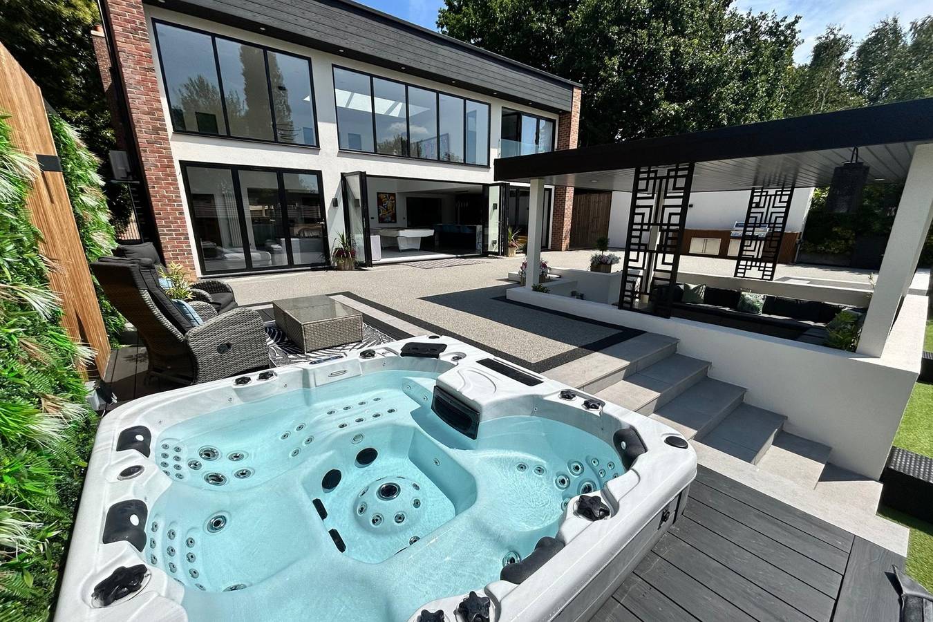 5 Bed Villa-Sleeps 10-Hot Tub-Bar & Pool table in South Yorkshire