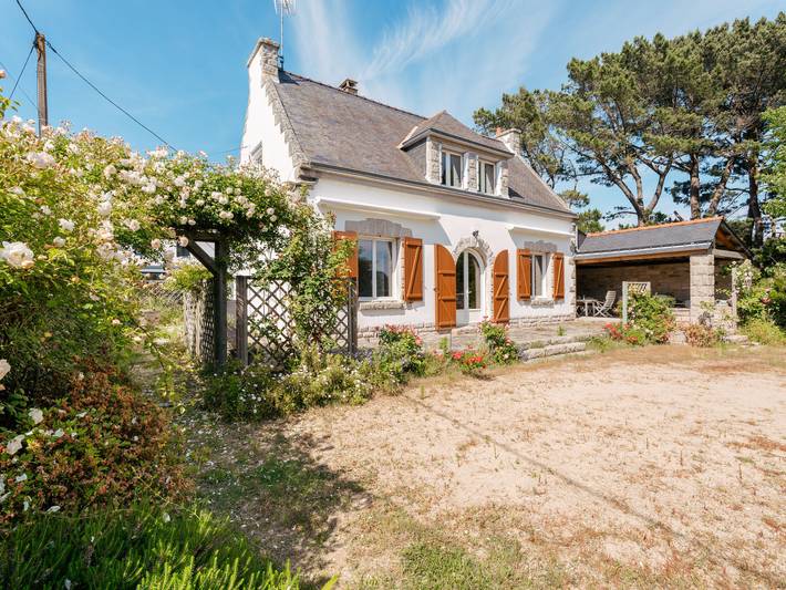 Location de vacances pour 7 personnes, avec terrasse et jardin dans Plage de Keraude