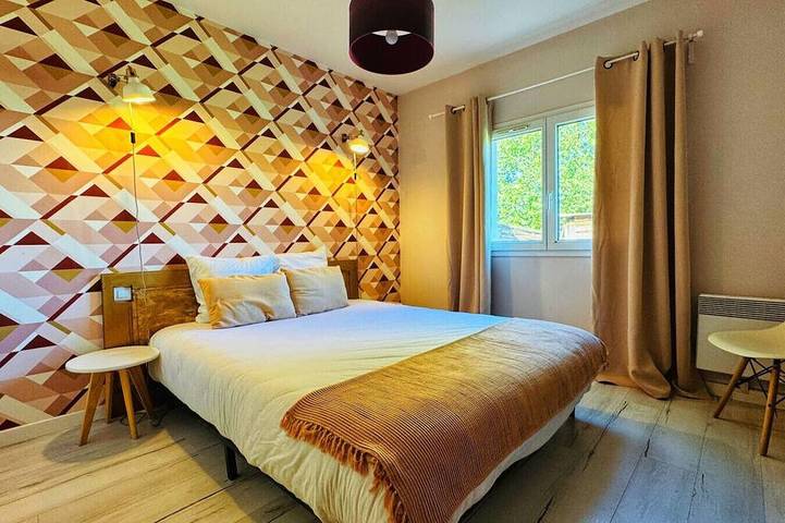 Gîte pour 12 personnes, avec jardin, animaux acceptés à Peyrole - 3