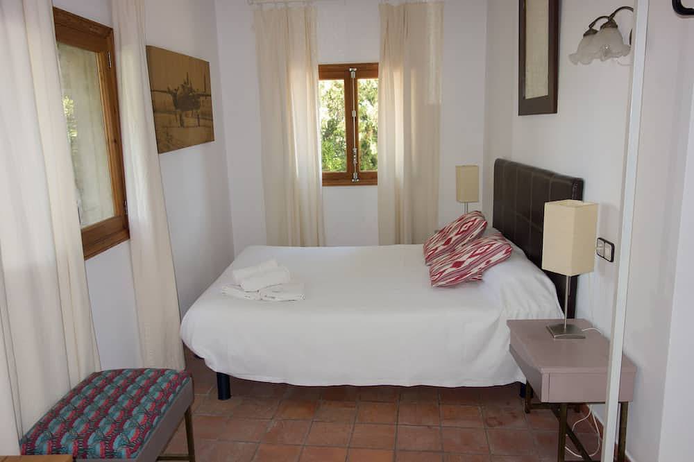 Taronges/ Casa con jardin y piscinas privada in Muro, Mallorca Norte