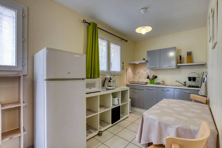 Gîte La Colline des Pins with Private Garden, Wi-Fi, and Air Conditioning in Aniane, Lodève region