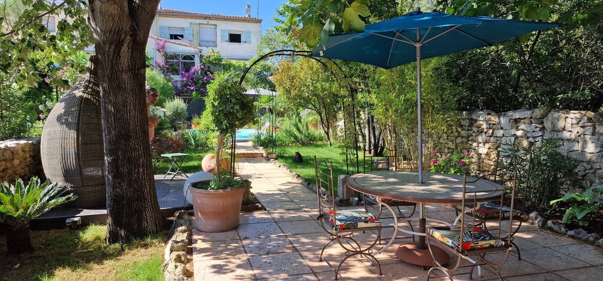 Habitación de huéspedes «La Suite Or» con terraza compartida, Wi-Fi y aire acondicionado in Gigean, Costa mediterránea (Francia)