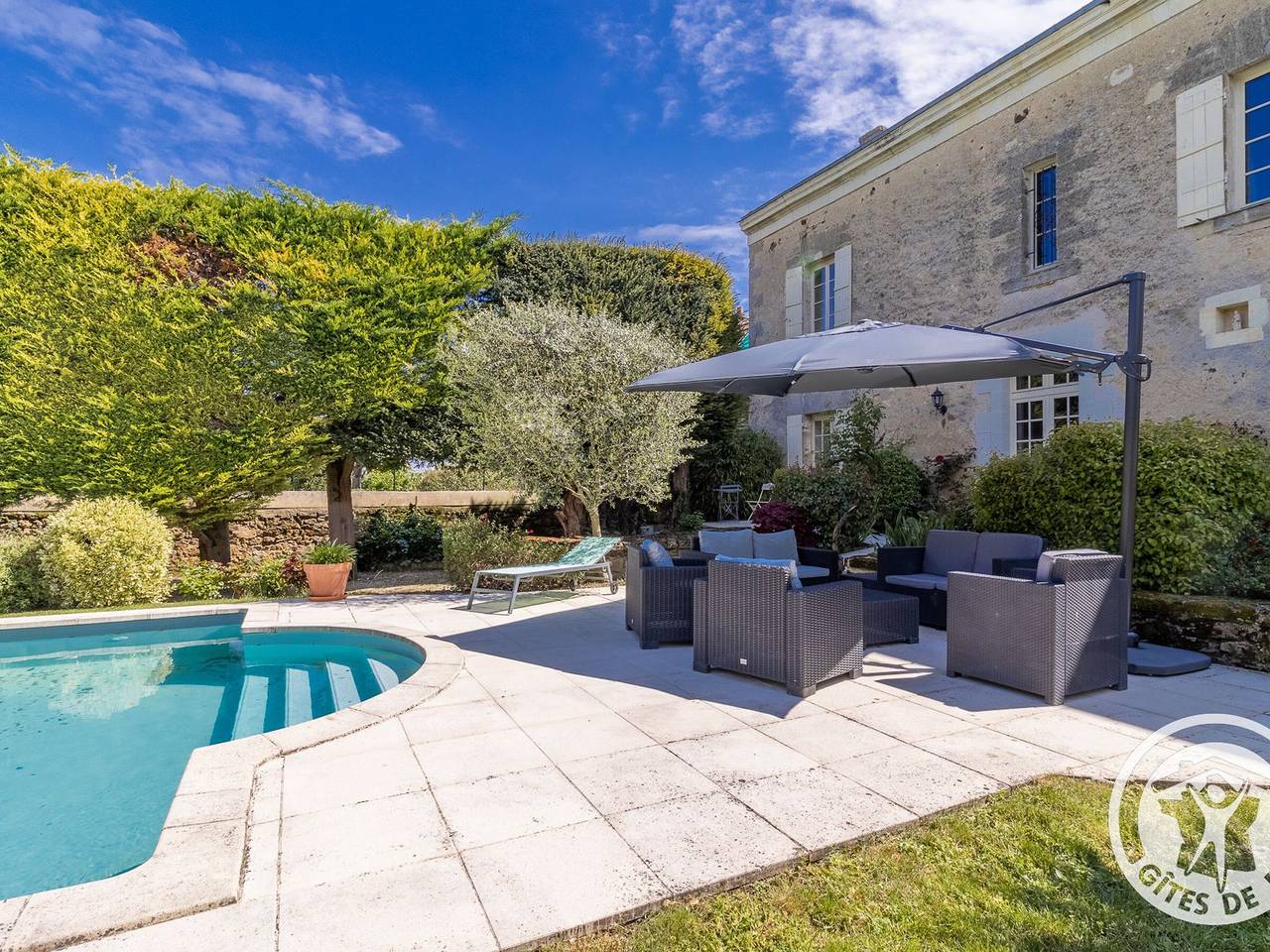 Charmantes Gästezimmer mit Pool, Gartenblick und Frühstück in der Weinregion von Doué-en-Anjou in Saint-Georges-sur-Layon, Loire-Tal