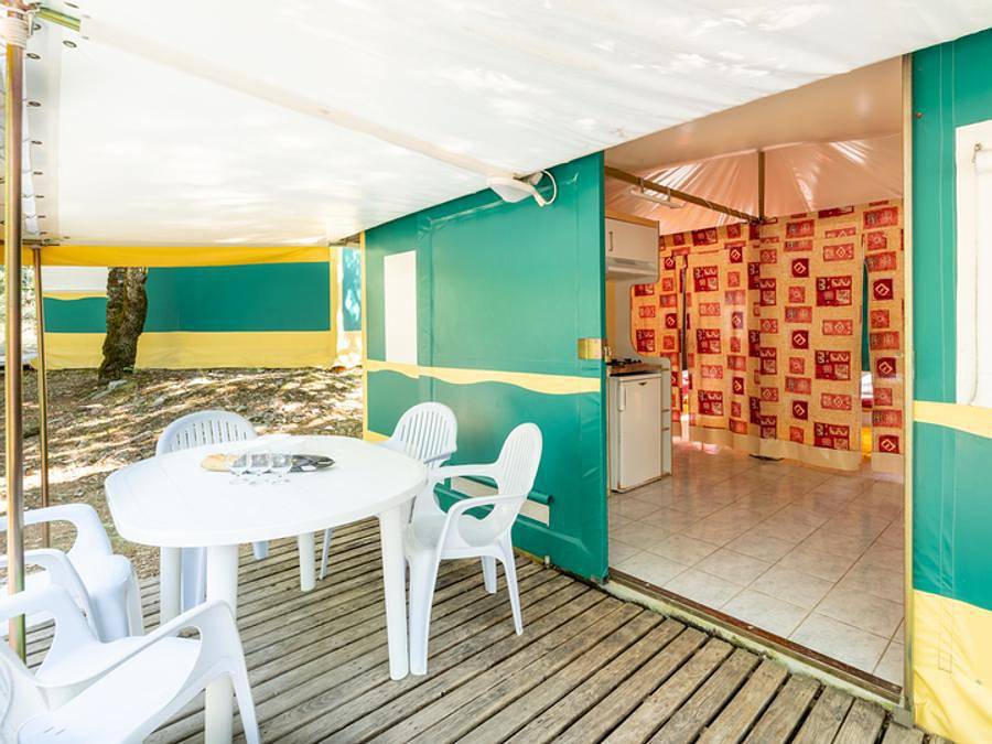 Camping Les Reflets du Quercy  - Tente 5 personnes - Tente Nature - 2 chambres in Crayssac, Quercy