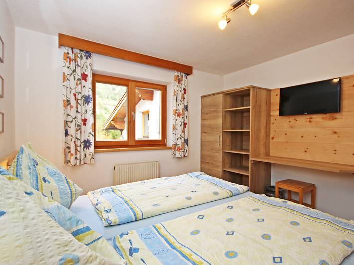 Ferienwohnung für 8 Personen, mit Balkon und Terrasse sowie Garten und Ausblick in Pettneu am Arlberg - 4