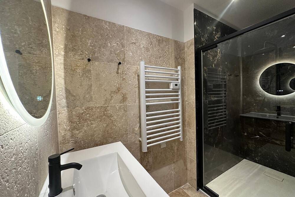 Entire apartment, Large, fully renovated apartment. in Clermont-l'Hérault, Lodève region