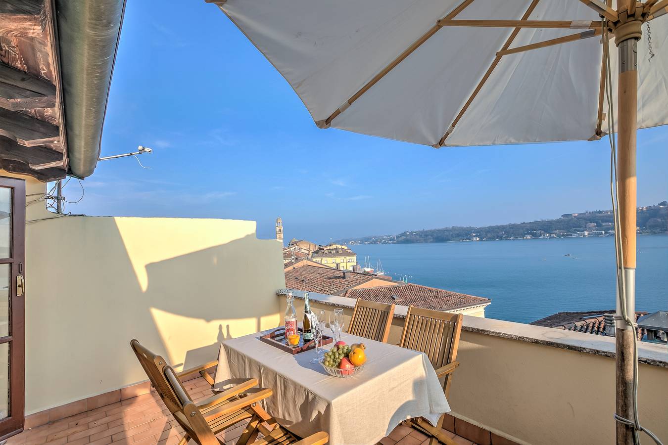 Appartement entier, Laetitia Salò-Historic center near Lake in Salò, Montagnes autour du lac de Garde