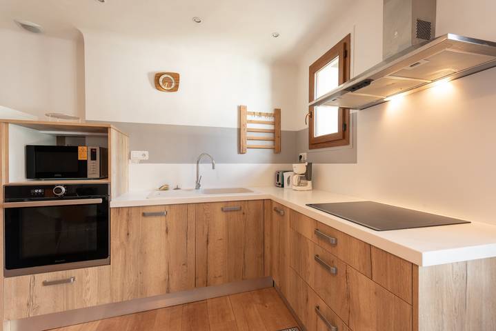 Entire apartment, Apartment 'Gîte Au Coeur D'Arreau' with Mountain View and Balcony in Arreau, French Pyrenees