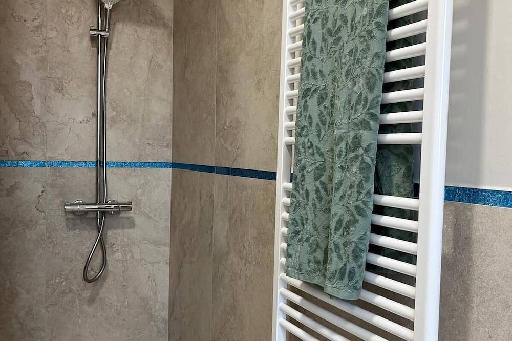 Apartment with two spacious rooms, a bathroom and a kitchen with a balcony. in Isolotto Legnaia, Florence