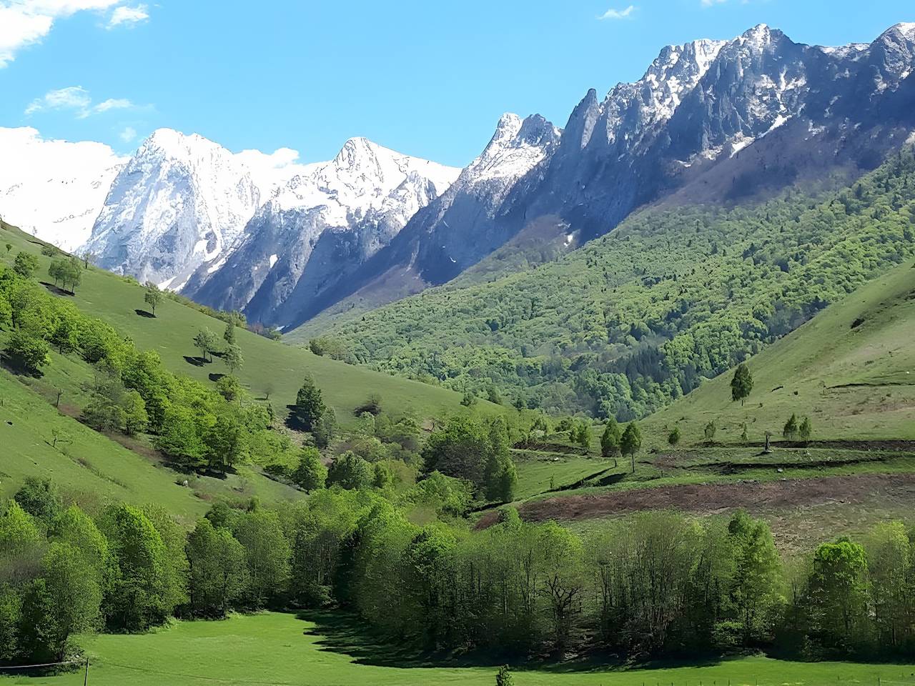 Maison 'La Grange Accous' avec vue sur la montagne, Wi-Fi et climatisation in Accous, Béarn