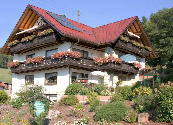 Ferienwohnung für 2 Personen, mit Balkon/Terrasse und Balkon sowie Terrasse und Garten in Spessart-Mainland