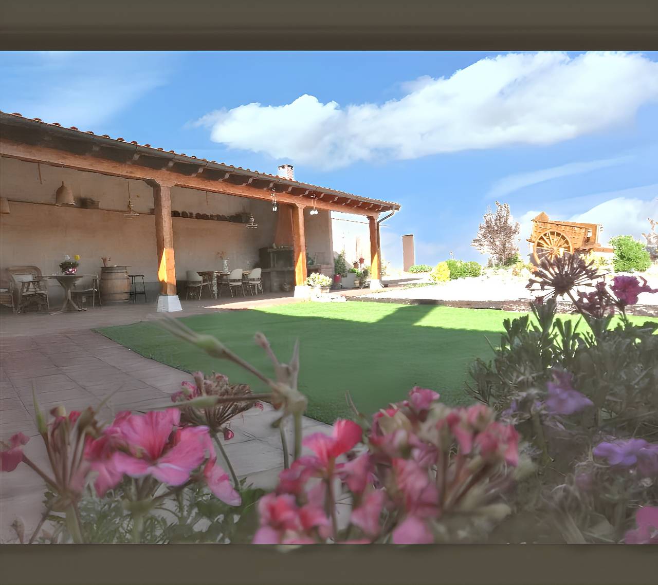 Casa familiar en Peral de Arlanza con jardín cercado in Provincia de Burgos