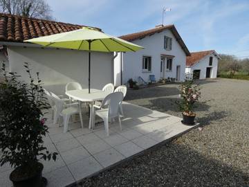 Gîte pour 6 personnes, avec jardin et terrasse à Eyres-Moncube