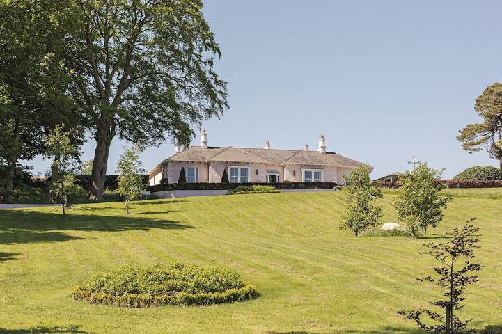 Lodge for 32 people, with hot tub and garden in Dundalk