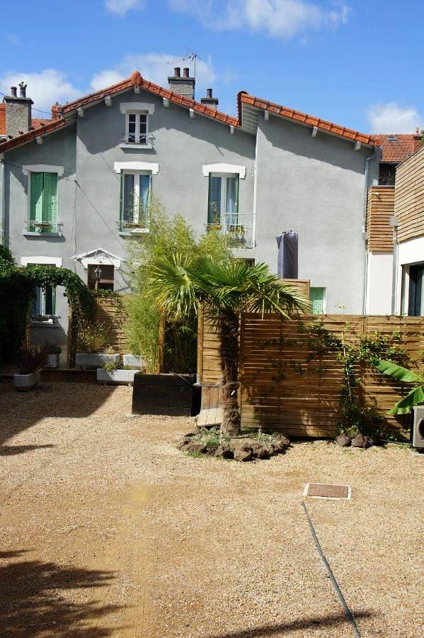 Location de vacances pour 3 personnes, avec piscine ainsi que terrasse et vue à Clermont-Ferrand - 4
