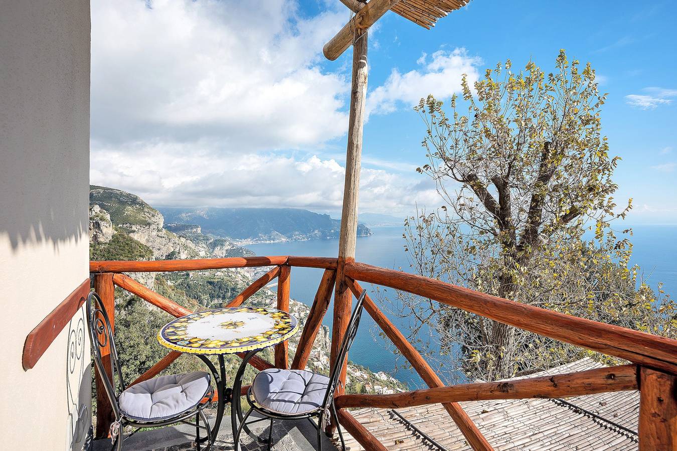 Vakantiehuis 'Jorì Vista Amalfi' met Terras, Zeezicht en Airconditioning in Tovere, Amalfikust