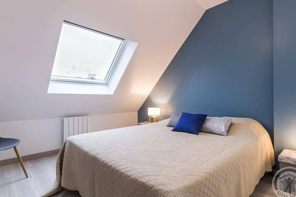 Modern Home with Private Courtyard, Terrace & Bikes, Near Port in Saint-Vaast-la-Hougue in Saint-Vaast-la-Hougue, Cherbourg region