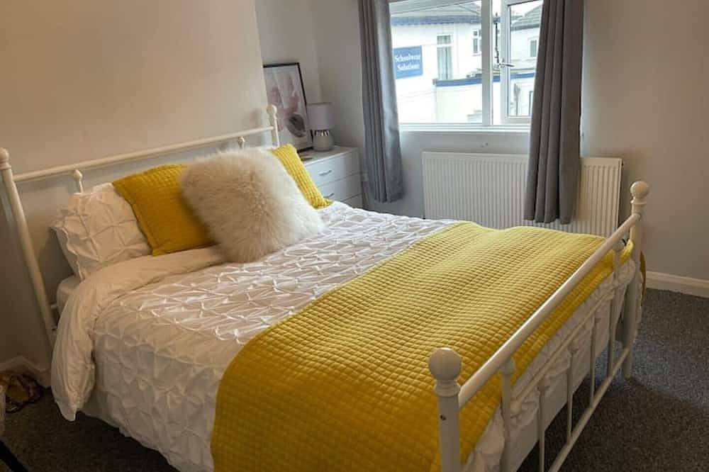 Beautiful, renovated 1 Bedroom Cottage, with private yard. Great location. in Oadby and Wigston, Heart of England