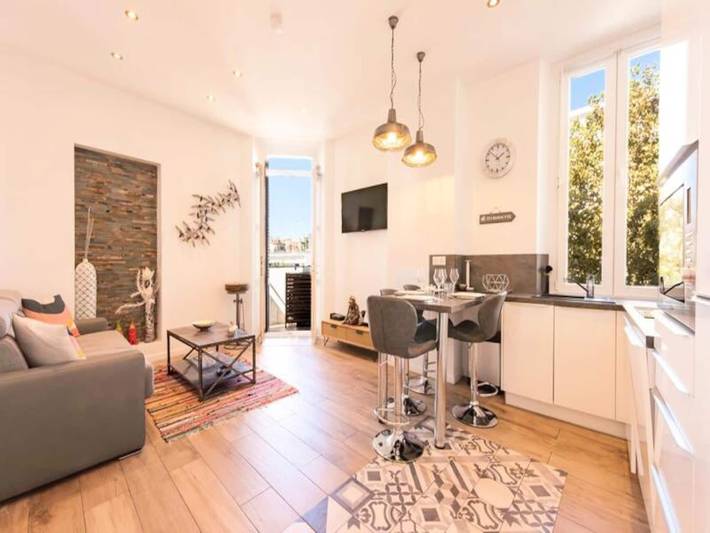 Gîte pour 6 personnes, avec balcon dans Gare De Cannes