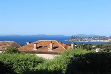Gîte pour 4 personnes, avec piscine et balcon dans Office De Tourisme De La Croix Valmer