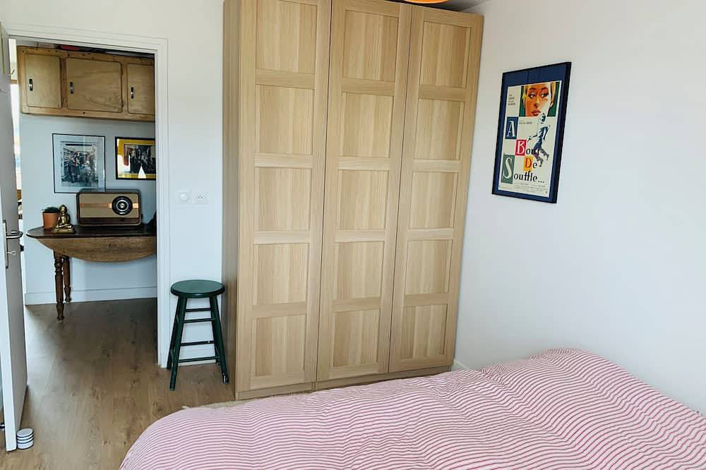 Bed and breakfast  in Montreuil, Senna-Saint-Denis